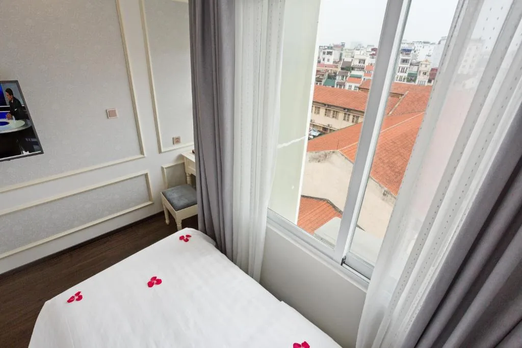 Deluxe Double or Twin Room — Luxury Old Quarter Hotel & Gym